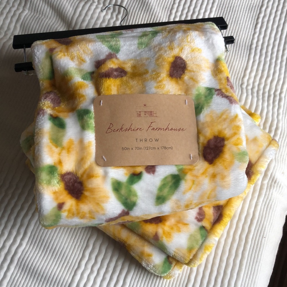 🆕Berkshire Sunflower Throw - Picture 10 of 13